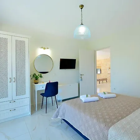 Zeas Villa *