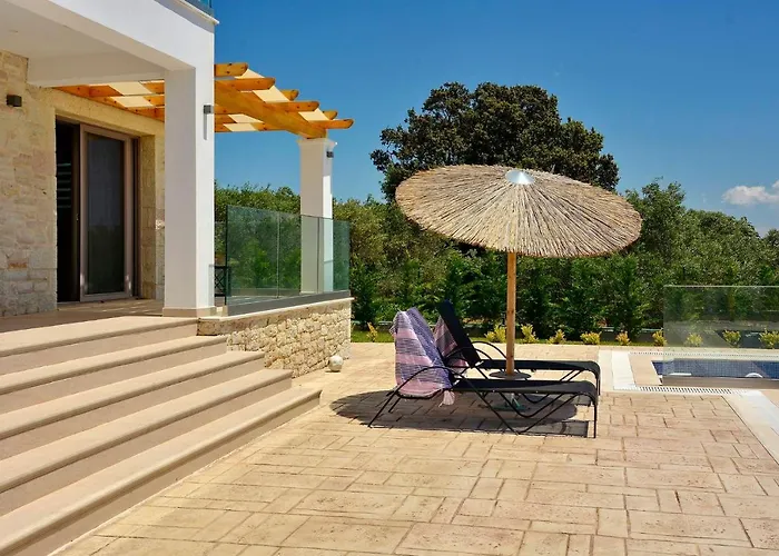 Zeas Βίλα Χαλικούνας