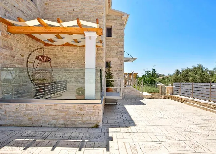 Zeas Χαλικούνας